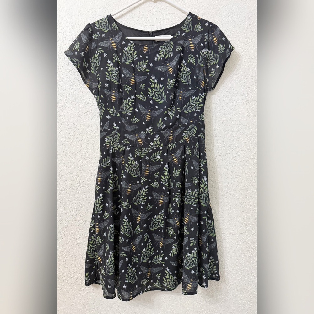 LA Soul - Black Floral & Bee Print Fit-and-Flare Dress - S